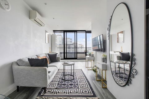 Aura Off Flinders Lane - A City Centre Balcony Abode - New South Wales Tourism  0
