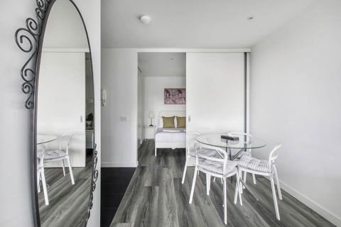 Aura Off Flinders Lane - A City Centre Balcony Abode - New South Wales Tourism  1