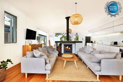 Ayana - Pet Friendly - Directly Opposite Beach - Fireplace - New South Wales Tourism  0