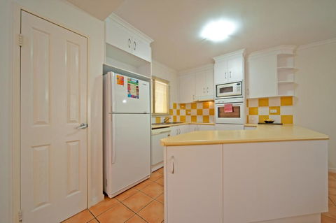 At Beach Court Holiday Villas - New South Wales Tourism  4