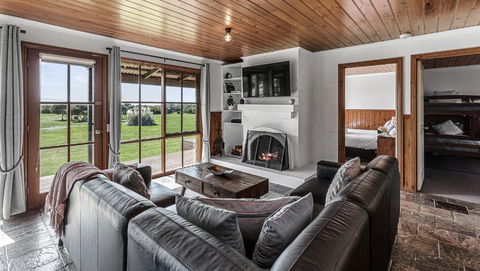 Apollo Bay Cottages- Sabine - New South Wales Tourism  0