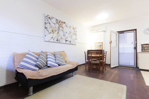 B3 Crawley Apartment 1 BRM & Sleepout Near UWA - New South Wales Tourism  0