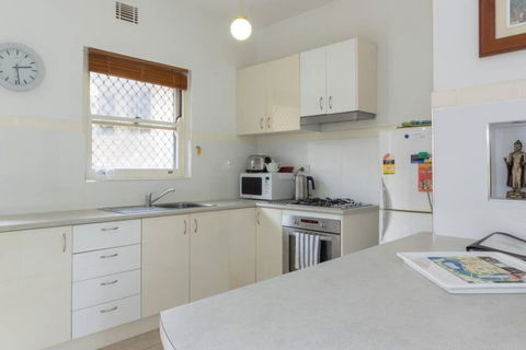 B6 Crawley Apartment 1 BRM & Sleepout Near UWA - New South Wales Tourism  3
