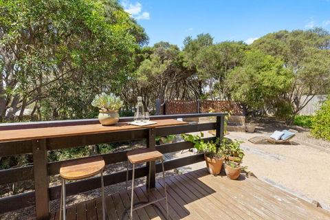 Back Beach Retreat - New South Wales Tourism  3