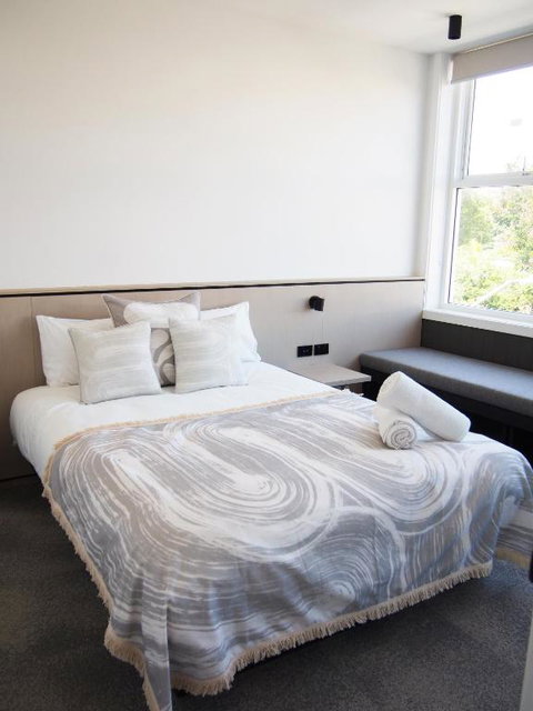 Barrys Beach Road Hotel - New South Wales Tourism  3