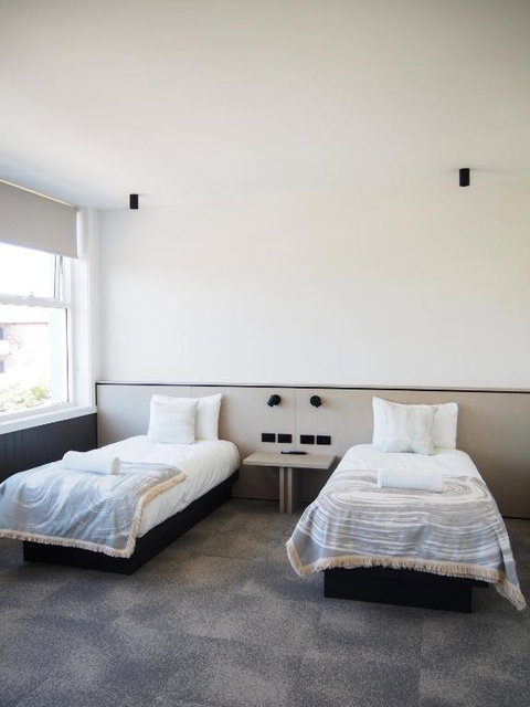Barrys Beach Road Hotel - New South Wales Tourism  1