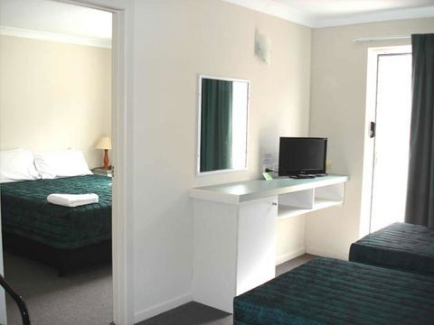 Southport Motel & Apartments - New South Wales Tourism  23