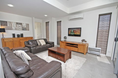48 Boardrider Crescent, Mt Coolum - Pet Friendly, WiFi, Linen Incl. 500 BOND - New South Wales Tourism  4