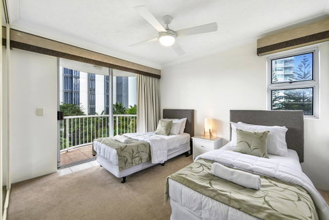 The Ritz Resort Heated Pool - New South Wales Tourism  9