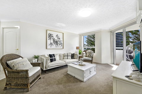 The Ritz Resort Heated Pool - New South Wales Tourism  22