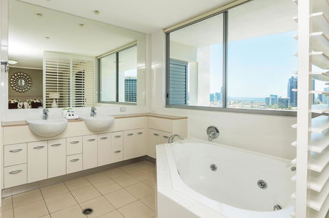 Trilogy Surfers Paradise - New South Wales Tourism  25