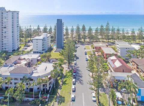 Burleigh On The Beach - New South Wales Tourism  4