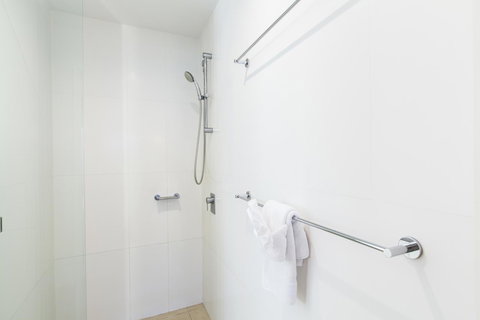 Boathouse Port Of Airlie - New South Wales Tourism  17