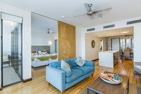 Boathouse Port Of Airlie - New South Wales Tourism  5