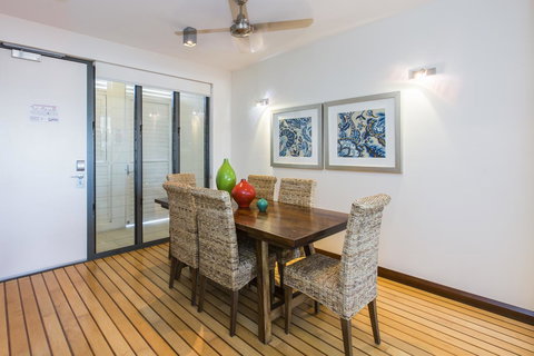 Boathouse Port Of Airlie - New South Wales Tourism  10