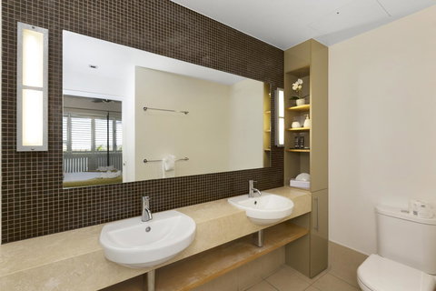 Boathouse Port Of Airlie - New South Wales Tourism  12