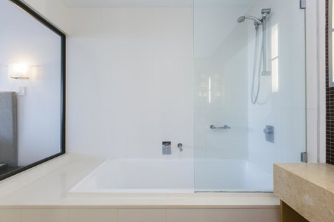 Boathouse Port Of Airlie - New South Wales Tourism  13