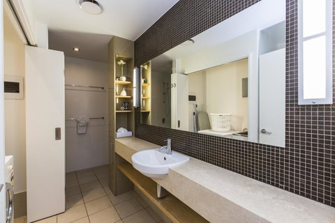 Boathouse Port Of Airlie - New South Wales Tourism  18