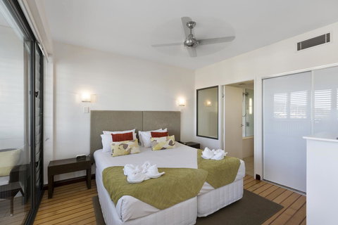 Boathouse Port Of Airlie - New South Wales Tourism  11