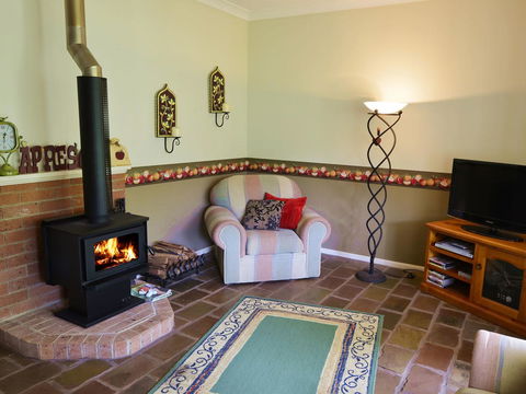 Apple Tree Cottage Montville - New South Wales Tourism  4