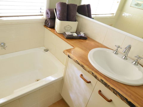 Apple Tree Cottage Montville - New South Wales Tourism  10