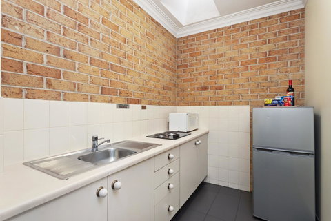 Coopers Colonial Motel - New South Wales Tourism  20