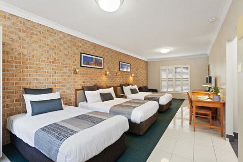 Coopers Colonial Motel - New South Wales Tourism  9