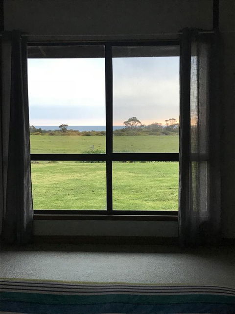 Beeâ€™s Place - 3 Bedroom Home On 10 Acres Of Land With Distant Ocean Views - New South Wales Tourism  20