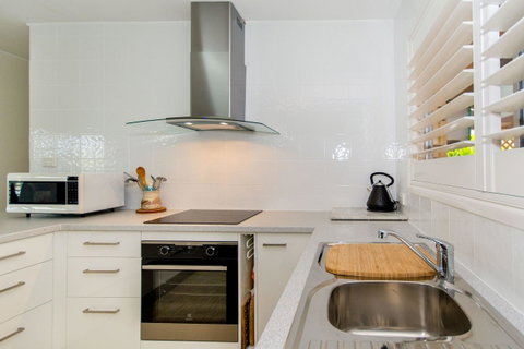 Lowset Sweetie, Central To Everything - Partridge St, Bongaree - New South Wales Tourism  14