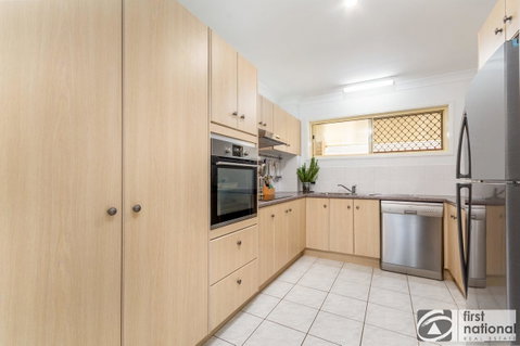 Immaculate Spacious Second Floor Unit Overlooking Pristine Parklands - New South Wales Tourism  7