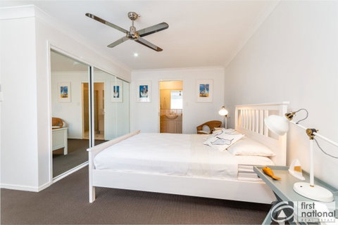 Immaculate Spacious Second Floor Unit Overlooking Pristine Parklands - New South Wales Tourism  11