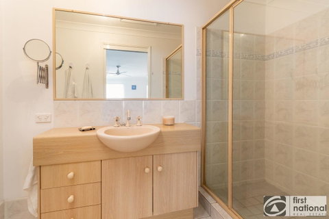Immaculate Spacious Second Floor Unit Overlooking Pristine Parklands - New South Wales Tourism  13