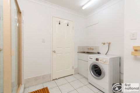 Immaculate Spacious Second Floor Unit Overlooking Pristine Parklands - New South Wales Tourism  5