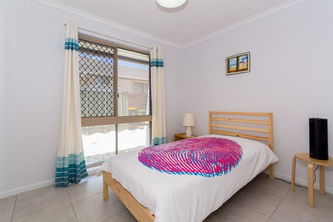 Lowset Home On The Canal - Dolphin Dr, Bongaree - New South Wales Tourism  17