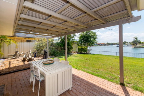 Lowset Home On The Canal - Dolphin Dr, Bongaree - New South Wales Tourism  0