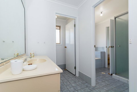Lowset Home On The Canal - Dolphin Dr, Bongaree - New South Wales Tourism  1