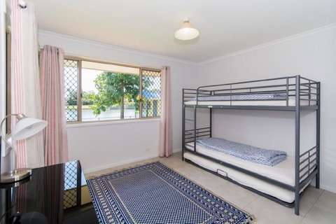 Lowset Home On The Canal - Dolphin Dr, Bongaree - New South Wales Tourism  13