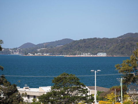'GrandView', 10 Grandview Close - Huge House With Water Views, Aircon, WIFI, Netflix, Foxtel & Billiard Table - New South Wales Tourism  0