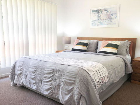'Sandy Palms' 28 Moorooba Cr - Beautiful Home With Wifi, Air-con And Boat Parking - New South Wales Tourism  1
