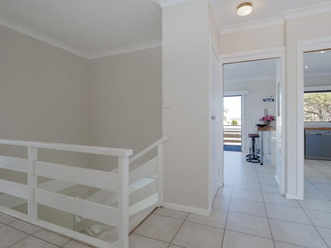 'SeaHaven', 2 Richardson Ave - Large Home With Aircon, Smart TV, WIFI, Netflix & Boat Parking - New South Wales Tourism  1