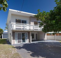 'SeaHaven' 2 Richardson Ave - Large home with Aircon Smart TV WIFI Netflix  Boat Parking - New South Wales Tourism 