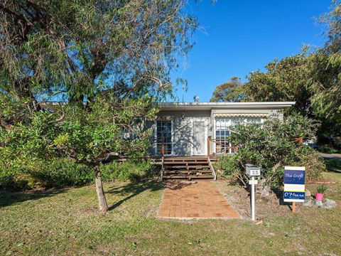 'The Croft' 11 Boulder Bay Rd - Cosy Beach House With Aircon & Only 270m To The Beach - New South Wales Tourism  0