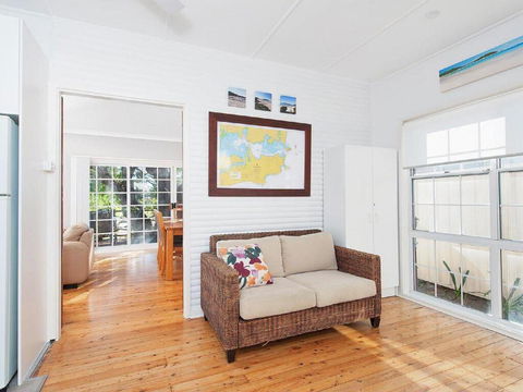 'The Croft' 11 Boulder Bay Rd - Cosy Beach House With Aircon & Only 270m To The Beach - New South Wales Tourism  3