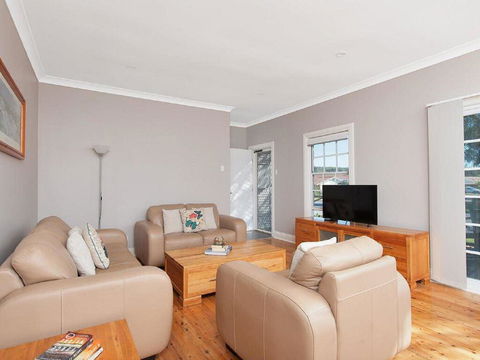 'The Croft' 11 Boulder Bay Rd - Cosy Beach House With Aircon & Only 270m To The Beach - New South Wales Tourism  2