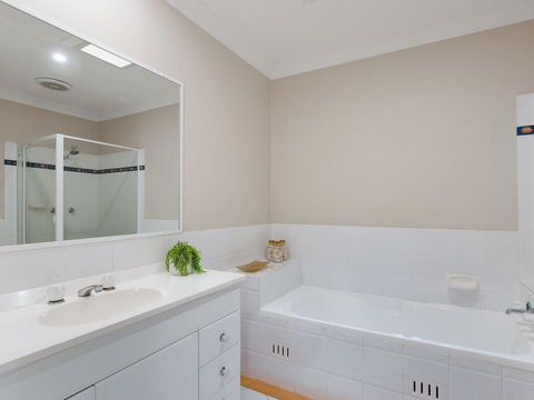 'Walk On Birubi', 1/40 Ocean Ave - Pet Friendly, WIFI, Boat Parking & Water Views - New South Wales Tourism  1