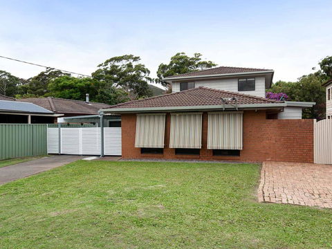 'Willows At The Bay' 111 Horace St - Large House With Aircon, WIFI And Boat Parking. - New South Wales Tourism  0