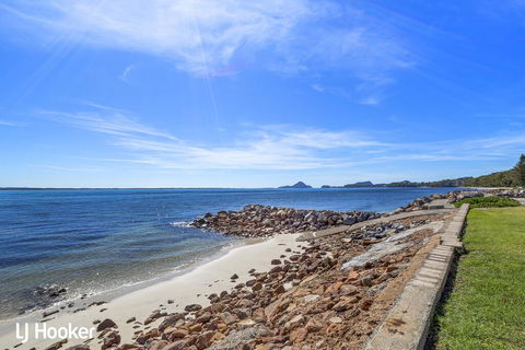 'Yacaaba' Beautiful Waterfront Location - New South Wales Tourism  1