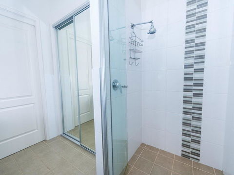 1 'Florida', 5 Lillian Street - 2 Min Walk To Beach, Shops & Restaurants - New South Wales Tourism  2