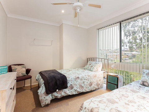 1 'Kooringal', 105 Soldiers Point Road - Waterfront Unit Wth Aircon - New South Wales Tourism  2