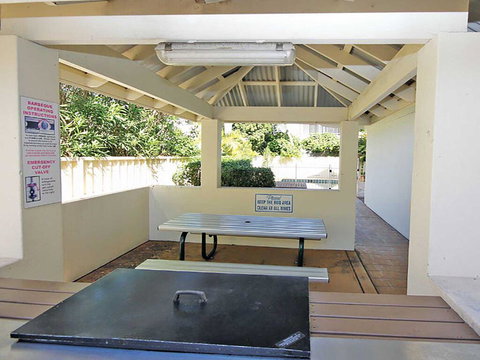 1 'SEASHELLS' 21-23 MAGNUS STREET - WIFI, POOL, LIFT & AIR CONDITIONING - New South Wales Tourism  3